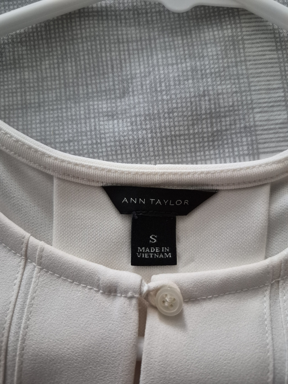 Ann Taylor White Keyhole Blouse